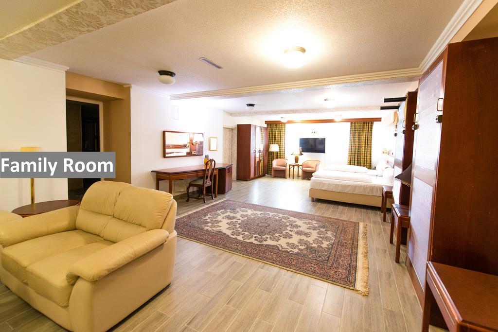 Hotel Ravel International 3*