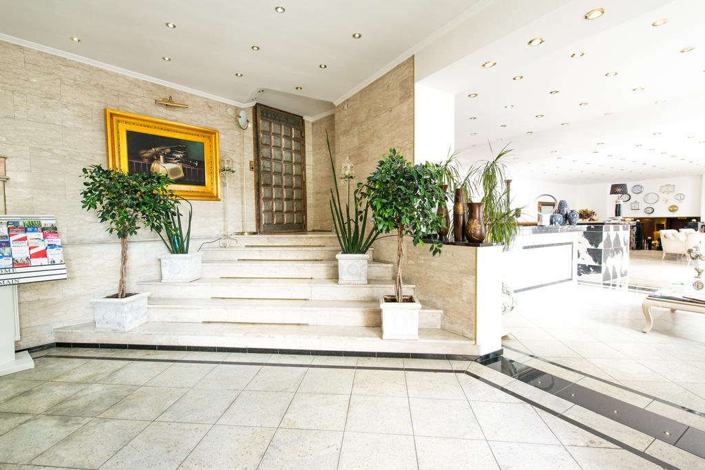 Hotel Ravel International
