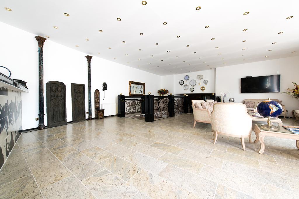 Hotel Ravel International 3*