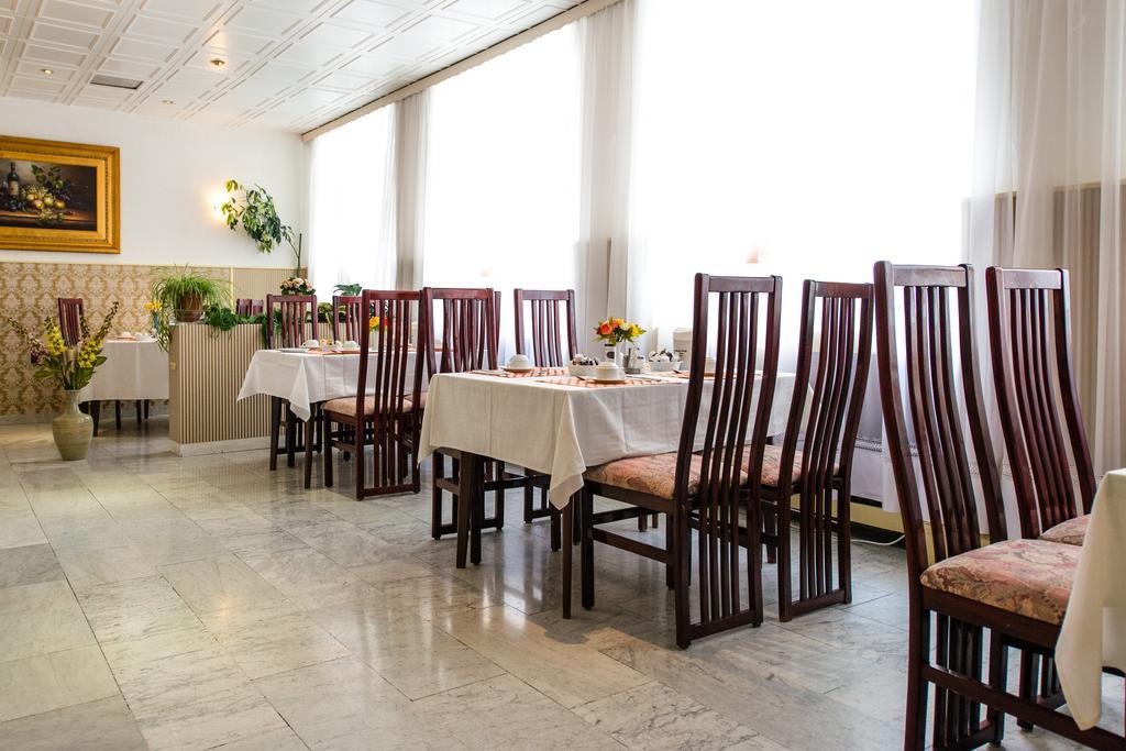 Hotel Ravel International