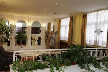 Ravel International 3*