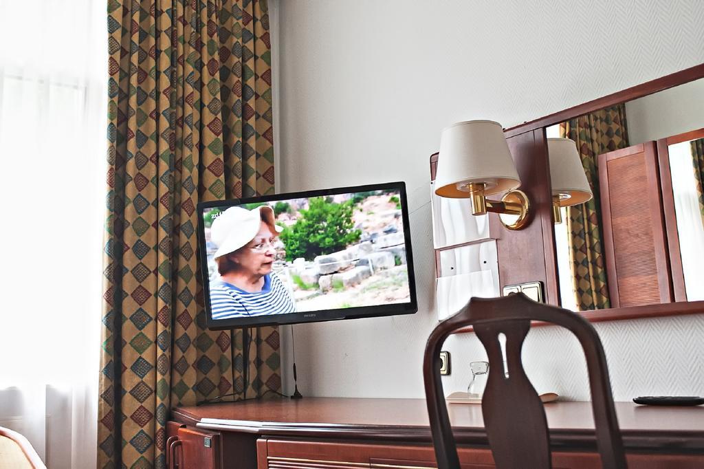 Hotel Ravel International